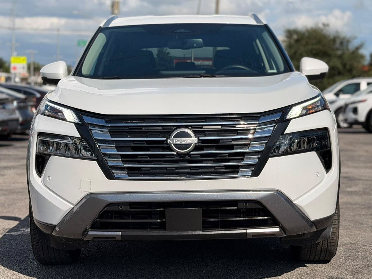 Used 2026 Nissan Rogue SL AWD/4WD image 3