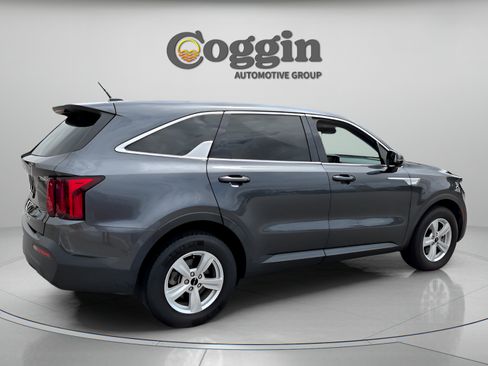 Used 2022 Kia Sorento LX FWD image 5