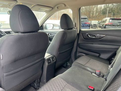 Used 2018 Nissan Rogue SV image 27