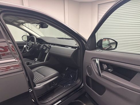 Used 2025 Land Rover Discovery Sport S image 8