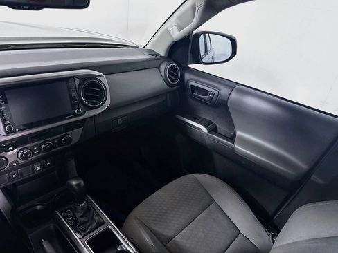 Certified 2021 Toyota Tacoma SR5 AWD/4WD image 20