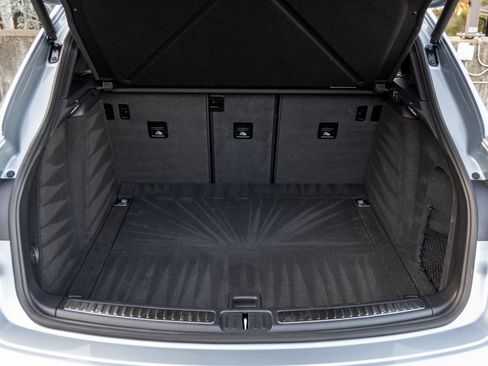 Certified 2025 Porsche Macan image 40