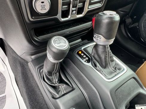 Used 2022 Jeep Wrangler Unlimited Sahara w/ Cold Weather Group image 25