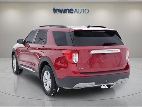 Used 2021 Ford Explorer XLT w/ Equipment Group 202A image 3