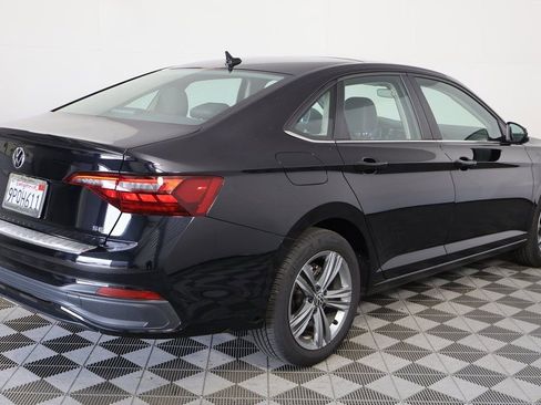 Used 2024 Volkswagen Jetta SE FWD image 3