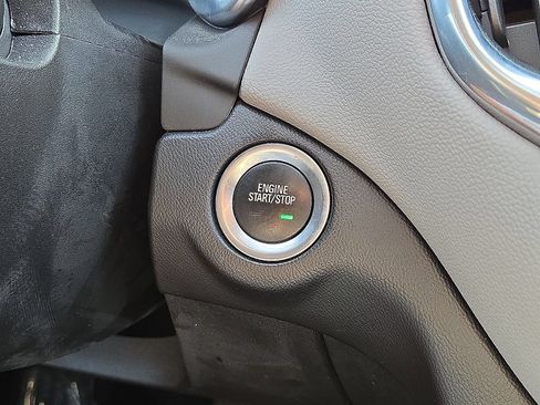 Used 2022 Chevrolet Equinox LT FWD image 32