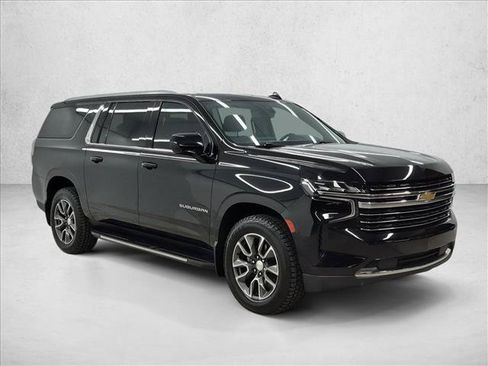 Used 2021 Chevrolet Suburban LT RWD image 3