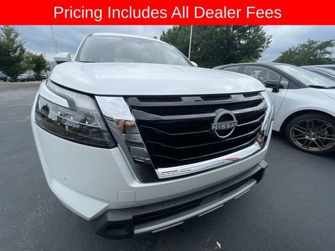 Used 2025 Nissan Pathfinder Platinum AWD/4WD image 13
