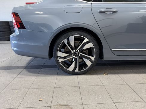 Used 2023 Volvo S90 B6 Plus image 10