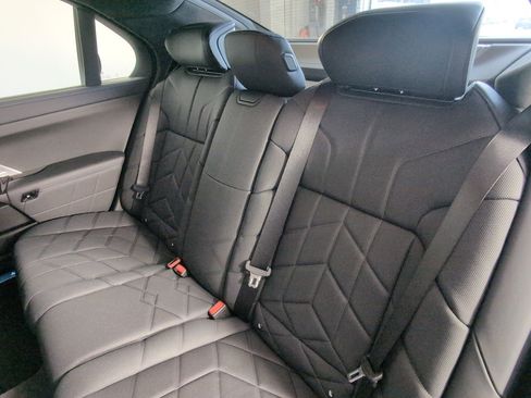 New 2026 BMW i7 eDrive50 w/ Executive Package image 28