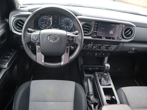 Used 2020 Toyota Tacoma TRD Sport image 11