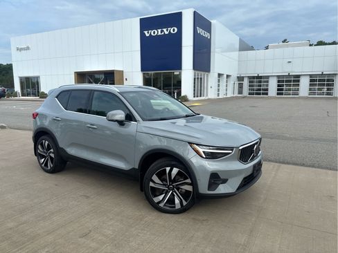 Used 2024 Volvo XC40 B5 Ultimate w/ Protection Package Premier AWD/4WD image 2