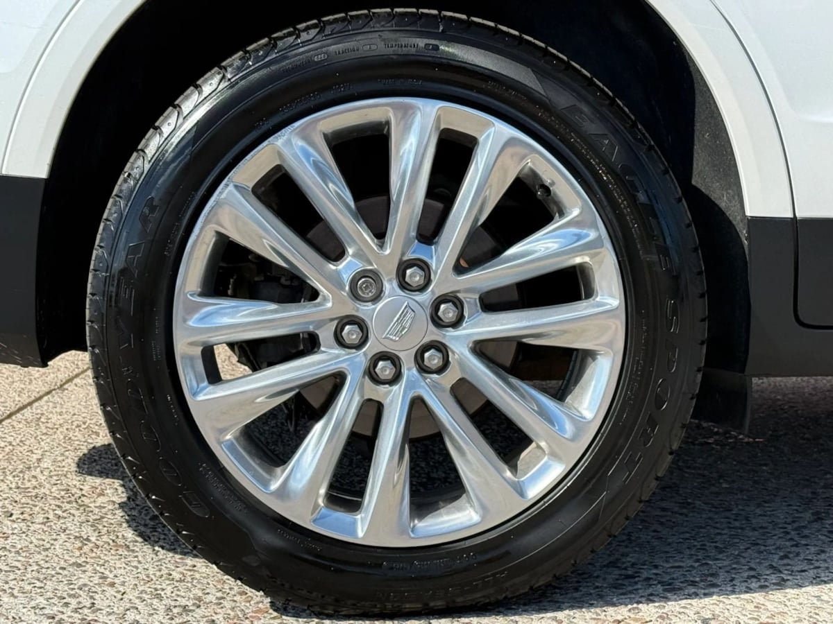Used 2017 Cadillac XT5 Platinum w/ Driver Assist Package AWD/4WD image 25