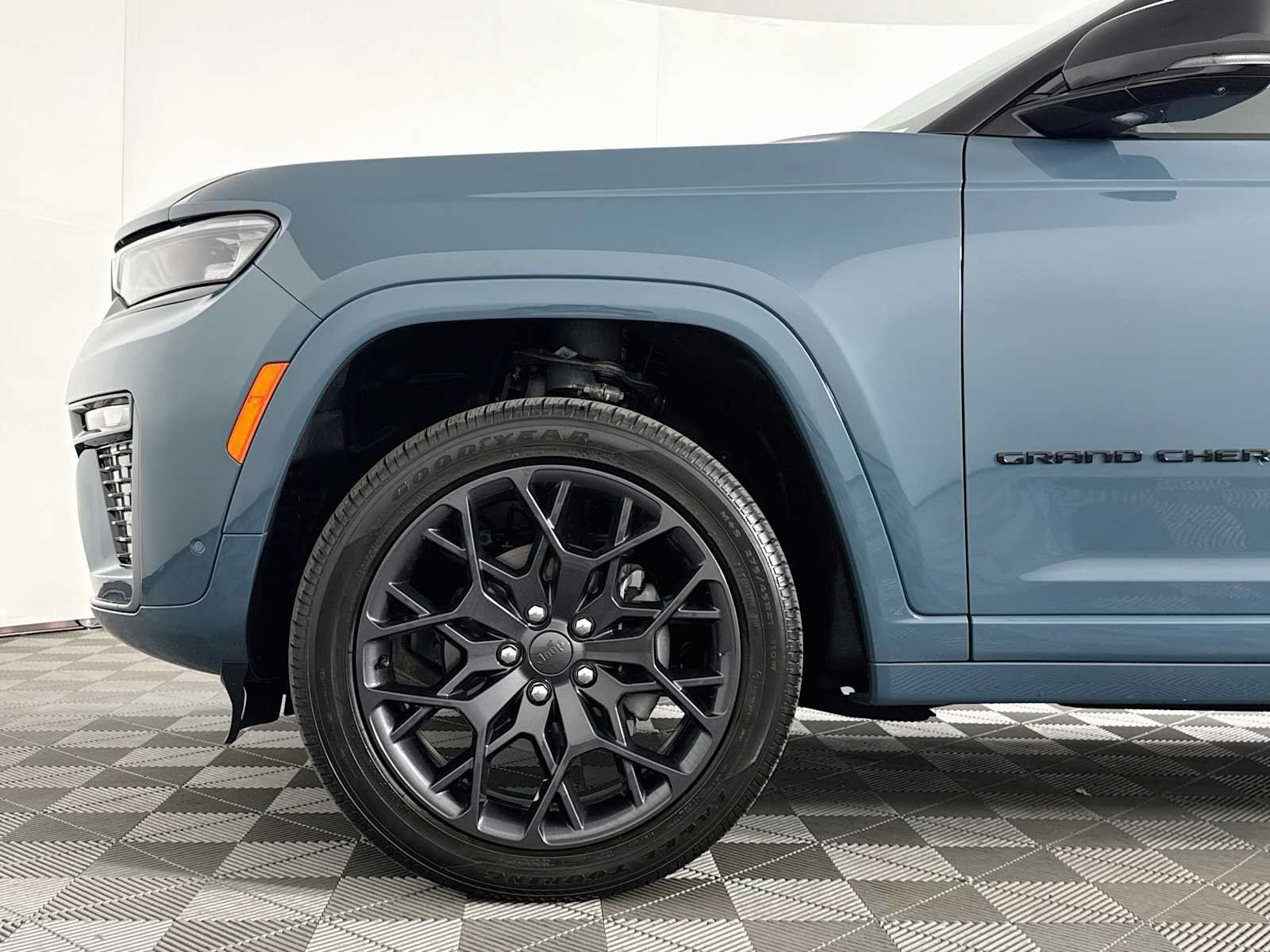 Used 2026 Jeep Grand Cherokee Summit w/ Obsidian Package AWD/4WD image 31