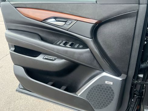 Used 2016 Cadillac Escalade Premium image 29