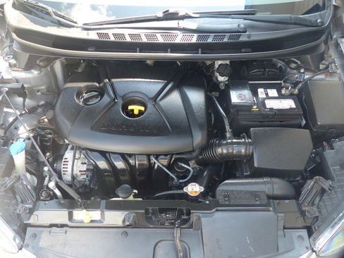Used 2013 Hyundai Elantra GLS w/ Preferred Pkg FWD image 30