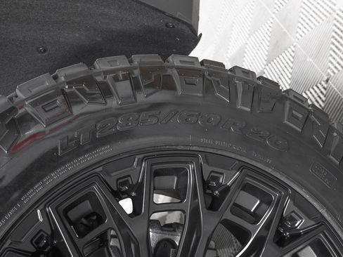 Used 2026 GMC Yukon Denali w/ Advanced Technology Package image 39