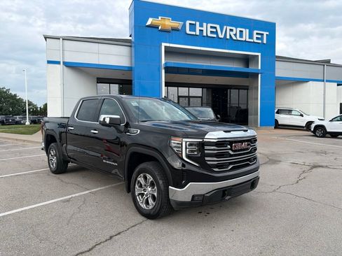 Used 2025 GMC Sierra 1500 SLT AWD/4WD image 1