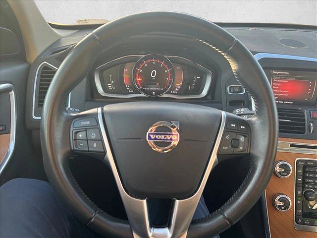 Used 2017 Volvo XC60 T5 Inscription w/ Preferred Option Package FWD image 11