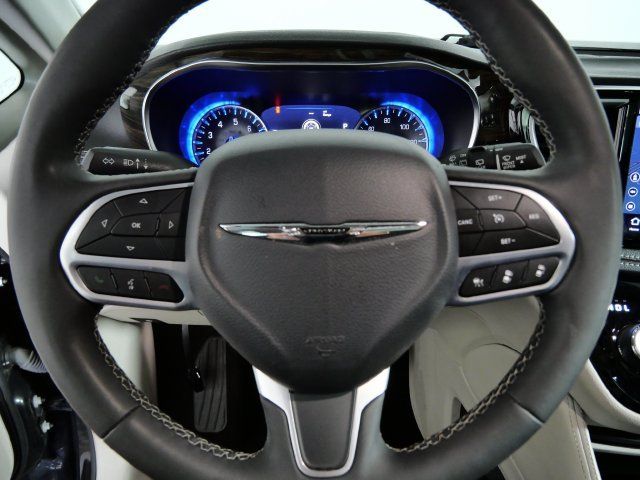 Used 2023 Chrysler Pacifica Limited FWD image 25