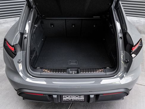 New 2026 Porsche Macan 4S Electric image 29