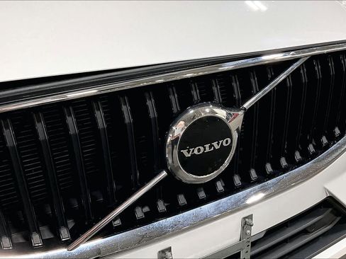 Used 2022 Volvo XC60 B5 Momentum w/ Climate Package image 30