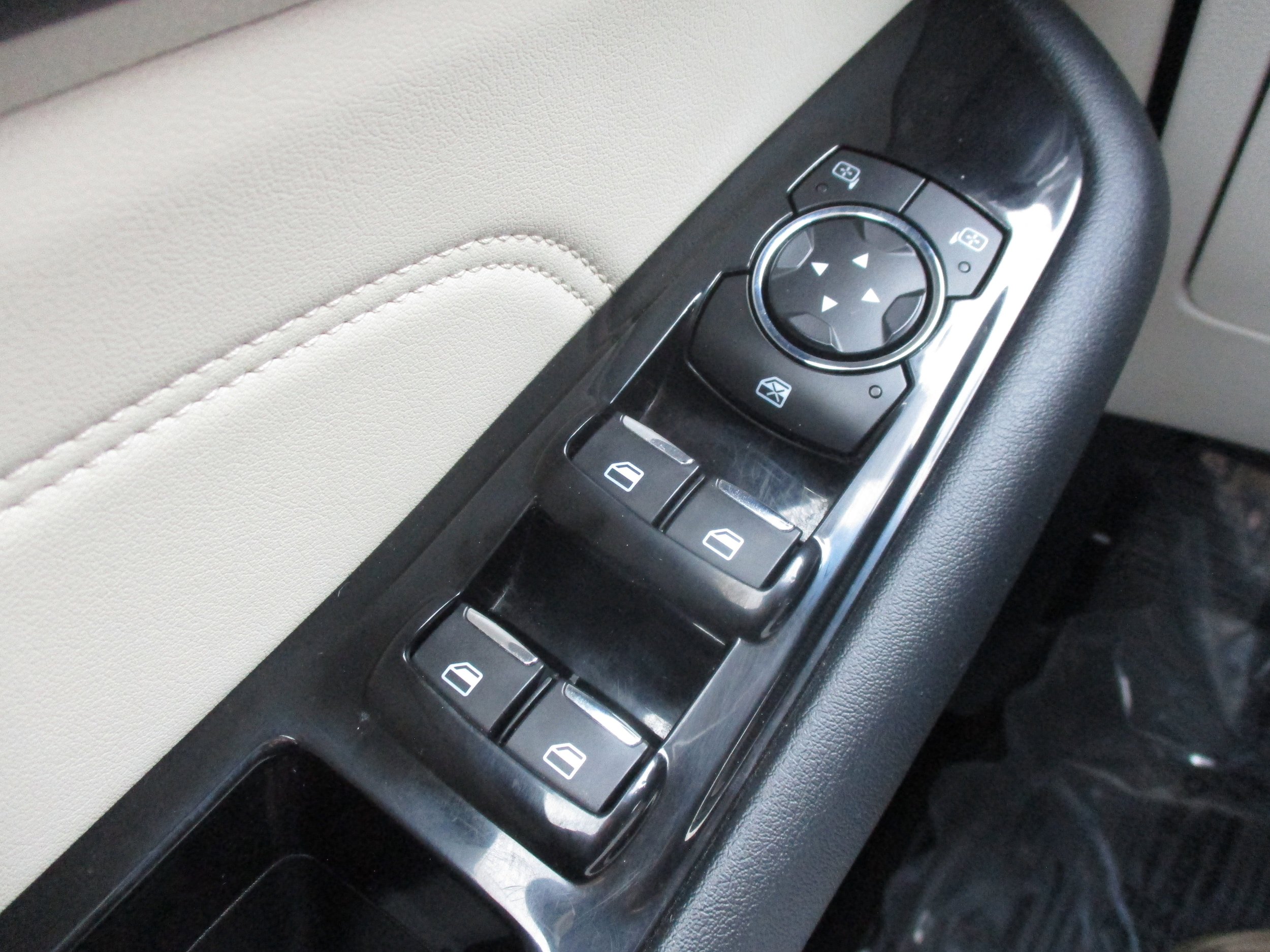 Used 2017 Ford Edge Titanium w/ Cold Weather Package FWD image 35
