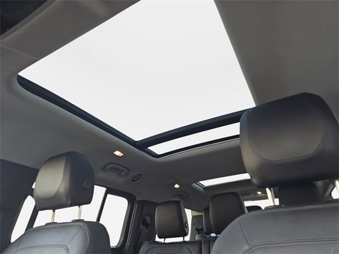 Used 2024 Land Rover Defender 130 S image 31