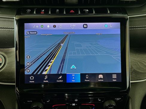 Used 2023 Jeep Grand Cherokee L Limited w/ Black Appearance Package image 21