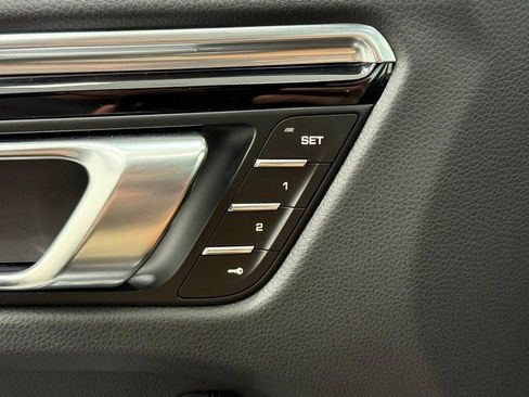 Certified 2025 Porsche Macan Turbo image 18