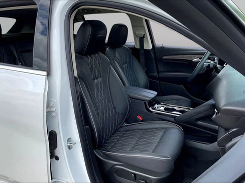 Certified 2023 Buick Envision Avenir FWD image 9
