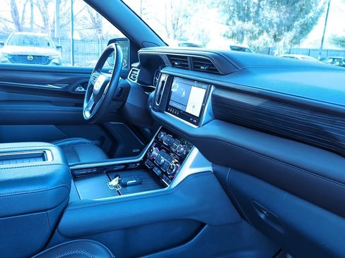 Used 2021 GMC Yukon Denali w/ Denali Ultimate Package image 12