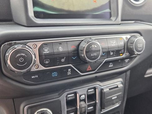 Used 2023 Jeep Wrangler Unlimited Rubicon 4xe w/ Cold Weather Group AWD/4WD image 23