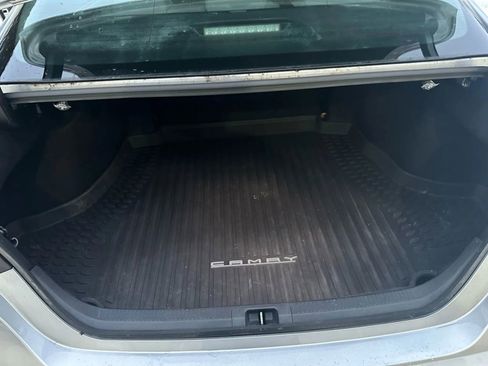 Used 2021 Toyota Camry SE w/ Cold Weather Package image 14