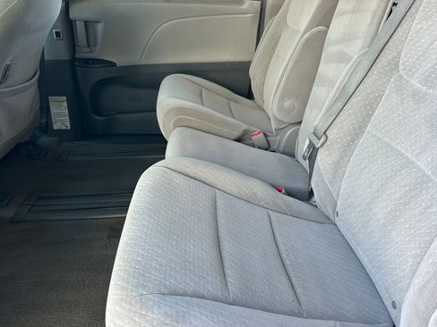 Certified 2018 Toyota Sienna LE FWD image 12