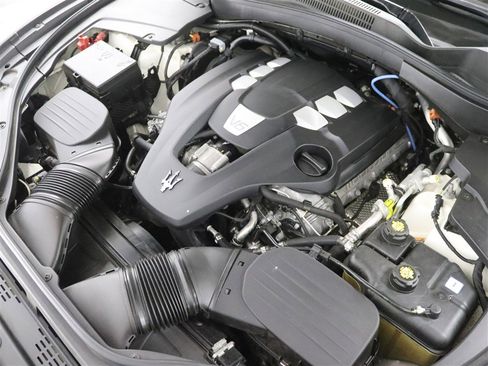 Used 2021 Maserati Levante GranSport image 40