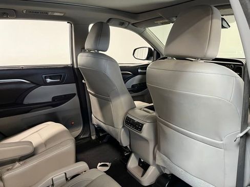 Used 2015 Toyota Highlander Limited Platinum AWD/4WD image 14