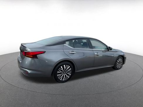 Used 2025 Nissan Altima 2.5 SV image 15