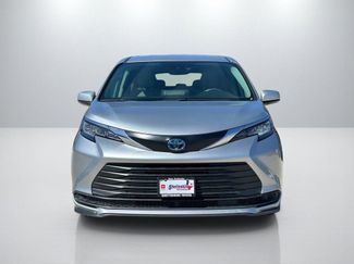 Used 2022 Toyota Sienna LE video 2