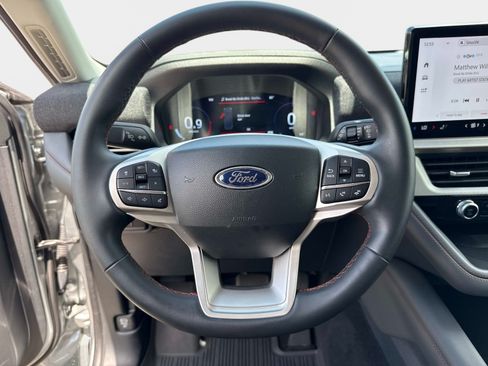 Used 2025 Ford Explorer Active AWD/4WD image 28