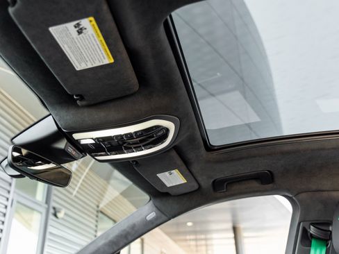 New 2026 Porsche Macan GTS image 24