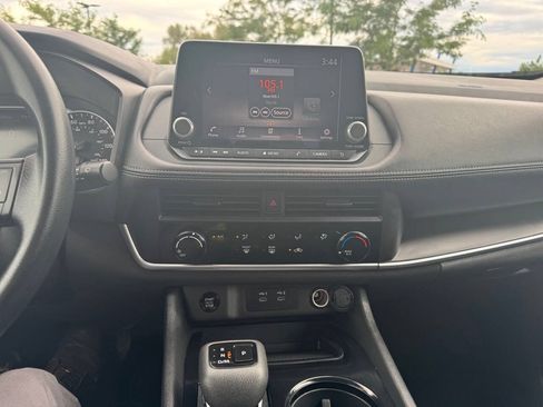 Used 2024 Nissan Rogue S AWD/4WD image 22