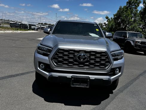 Used 2020 Toyota Tacoma TRD Off-Road w/ TRD Premium Off Road Package AWD/4WD image 9