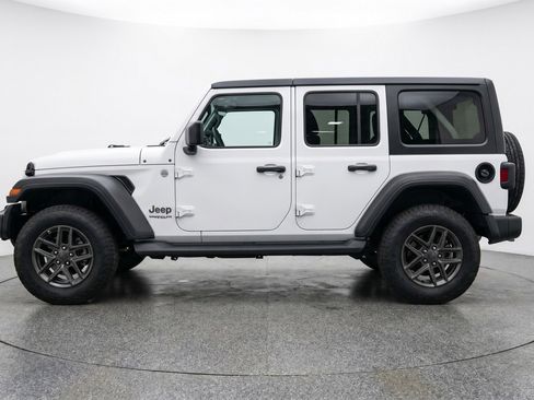 Used 2025 Jeep Wrangler Unlimited Sport AWD/4WD image 5