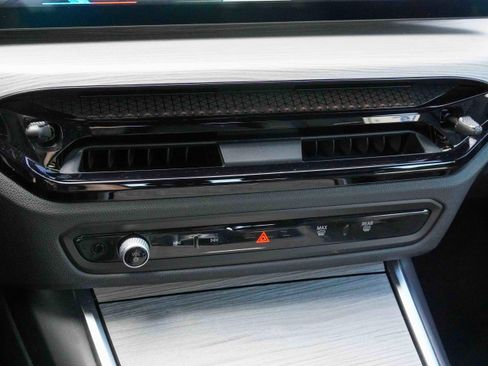 Certified 2025 BMW 430i w/ Premium Package image 28