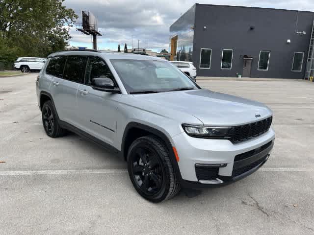Used 2024 Jeep Grand Cherokee L Limited w/ Black Appearance Package AWD/4WD image 2