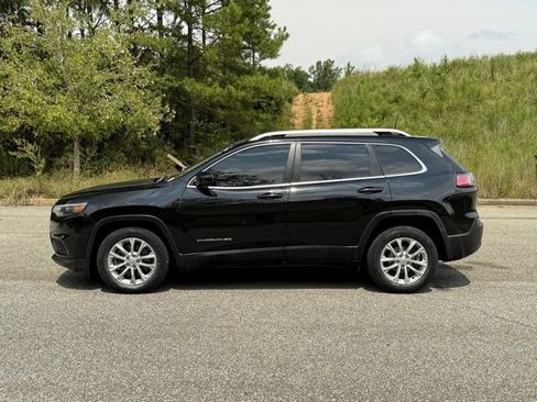 Used 2019 Jeep Cherokee Latitude w/ Popular Appearance Group image 2