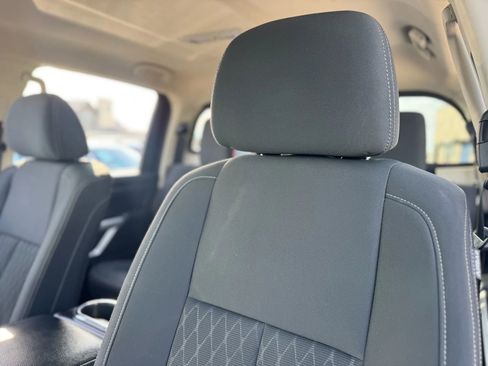 Used 2018 Nissan Titan SV w/ SV Convenience Package image 15