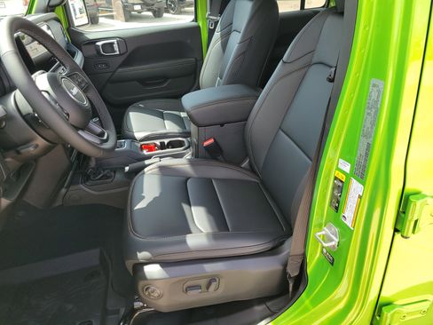 New 2025 Jeep Gladiator Sport image 15