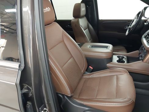 Used 2021 Chevrolet Tahoe High Country w/ Premium Package image 28